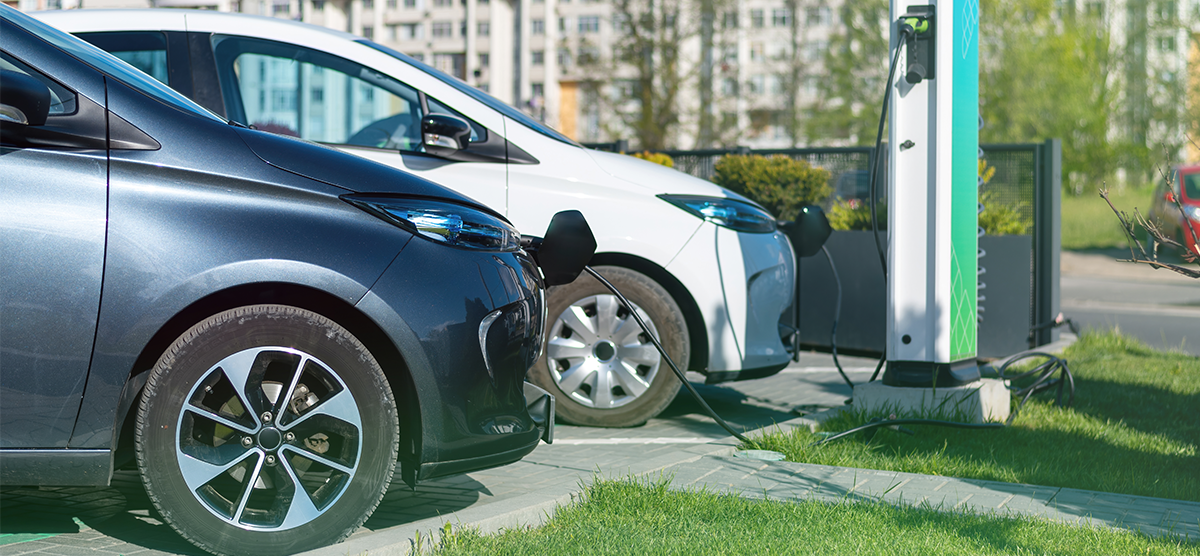 Conheça as diferenças entre os carros híbridos e elétricos